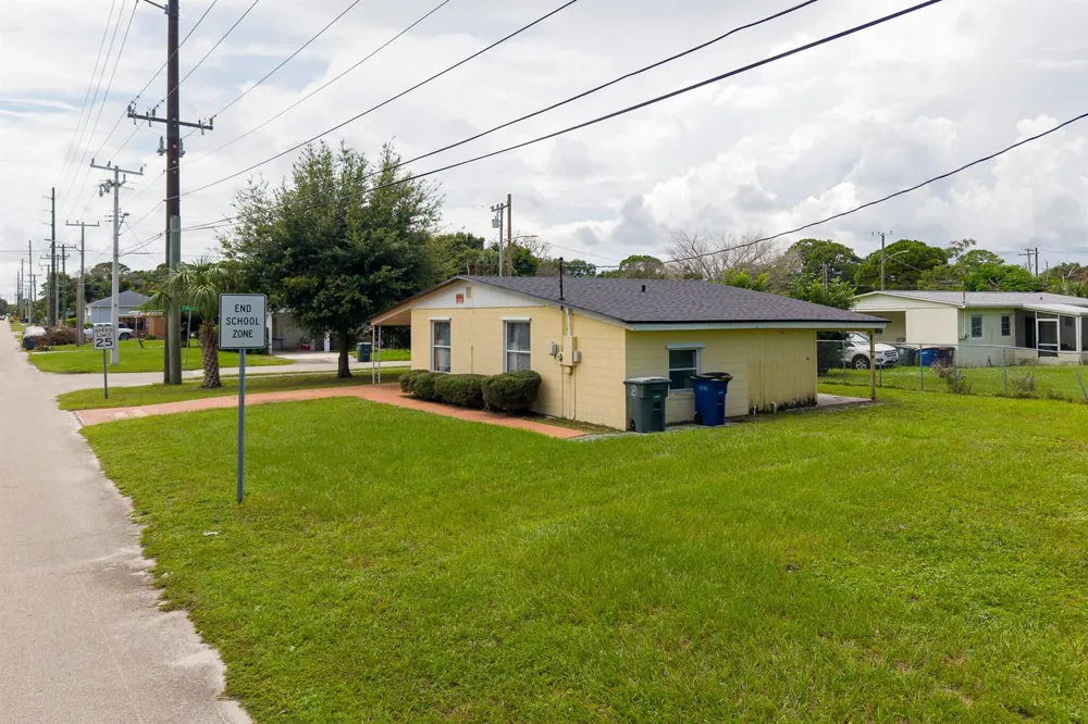 2102 AVENUE P Fort Pierce, FL 34950