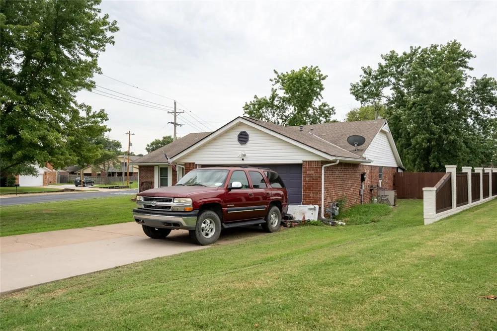 2101 Jefferson Place Bartlesville, OK 74006