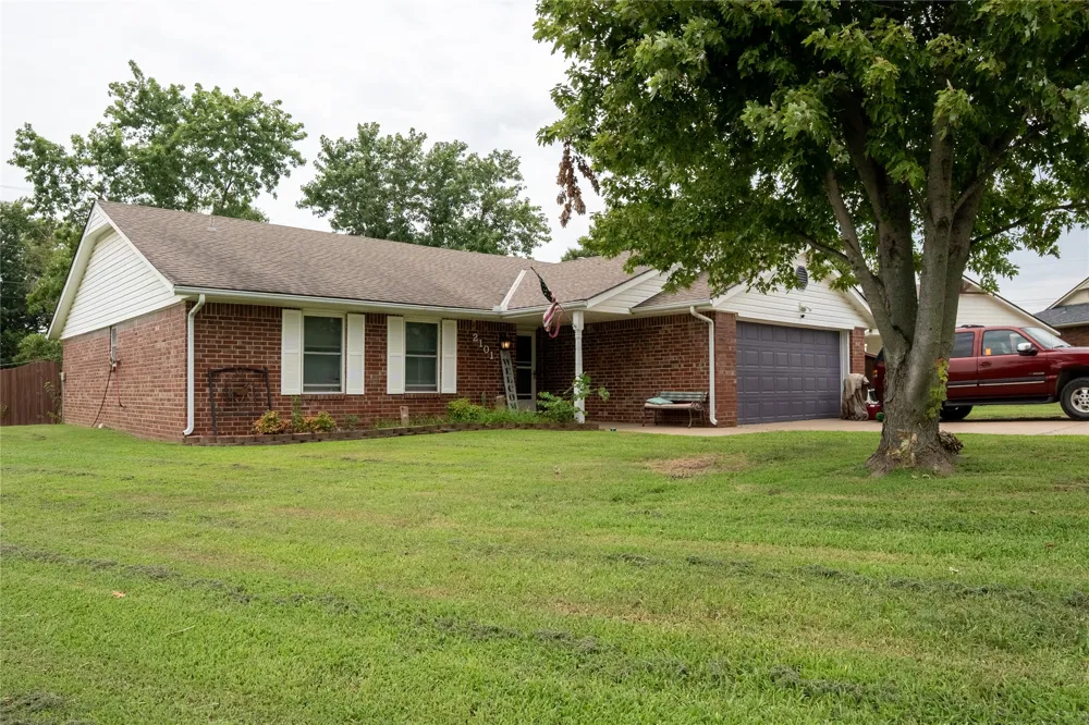 2101 Jefferson Place Bartlesville, OK 74006