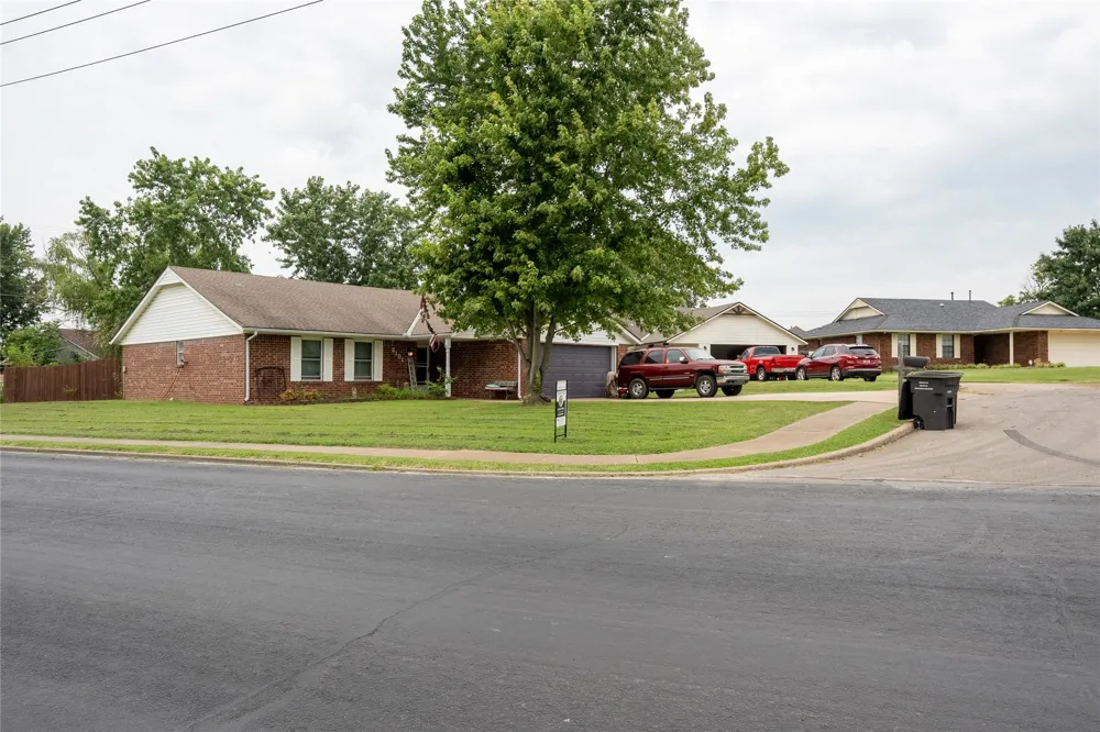 2101 Jefferson Place Bartlesville, OK 74006
