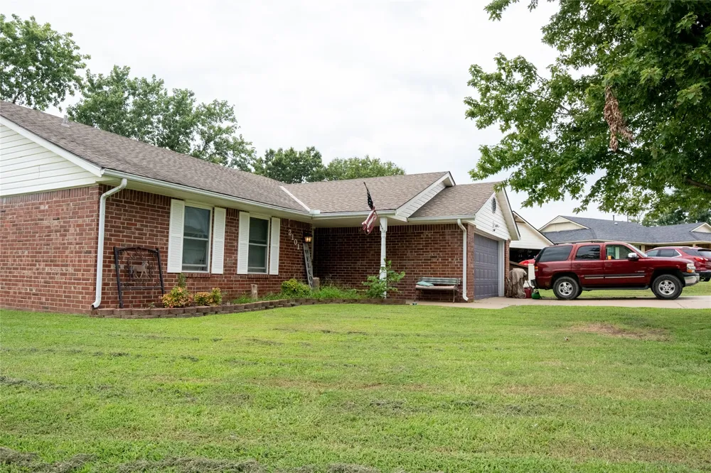 2101 Jefferson Place Bartlesville, OK 74006