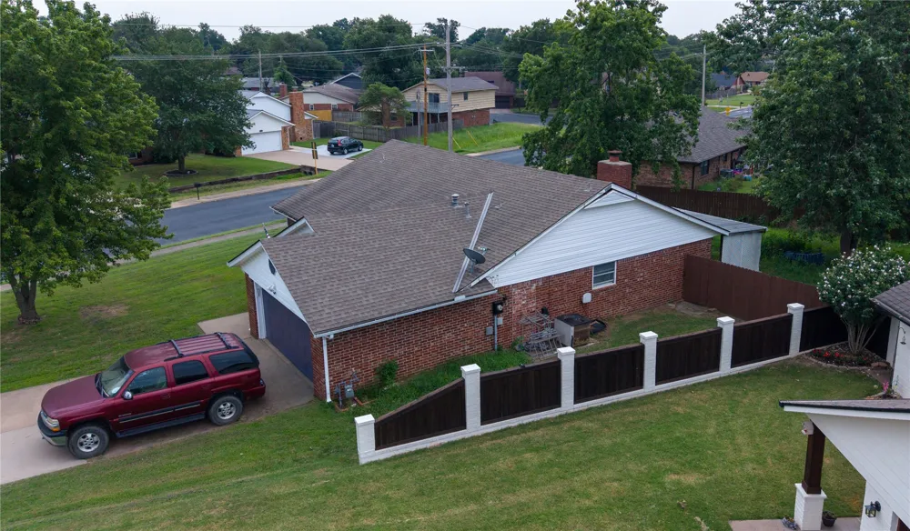 2101 Jefferson Place Bartlesville, OK 74006