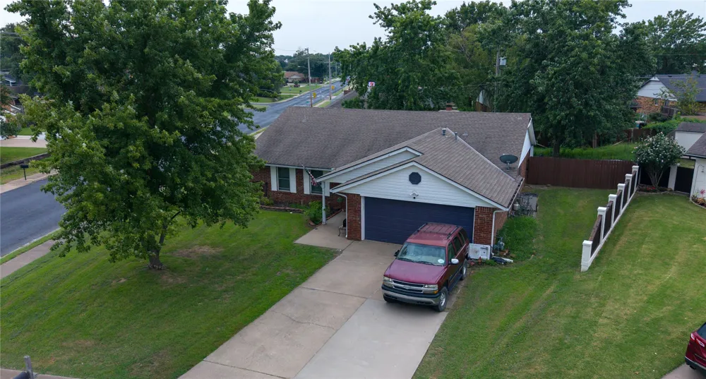 2101 Jefferson Place Bartlesville, OK 74006