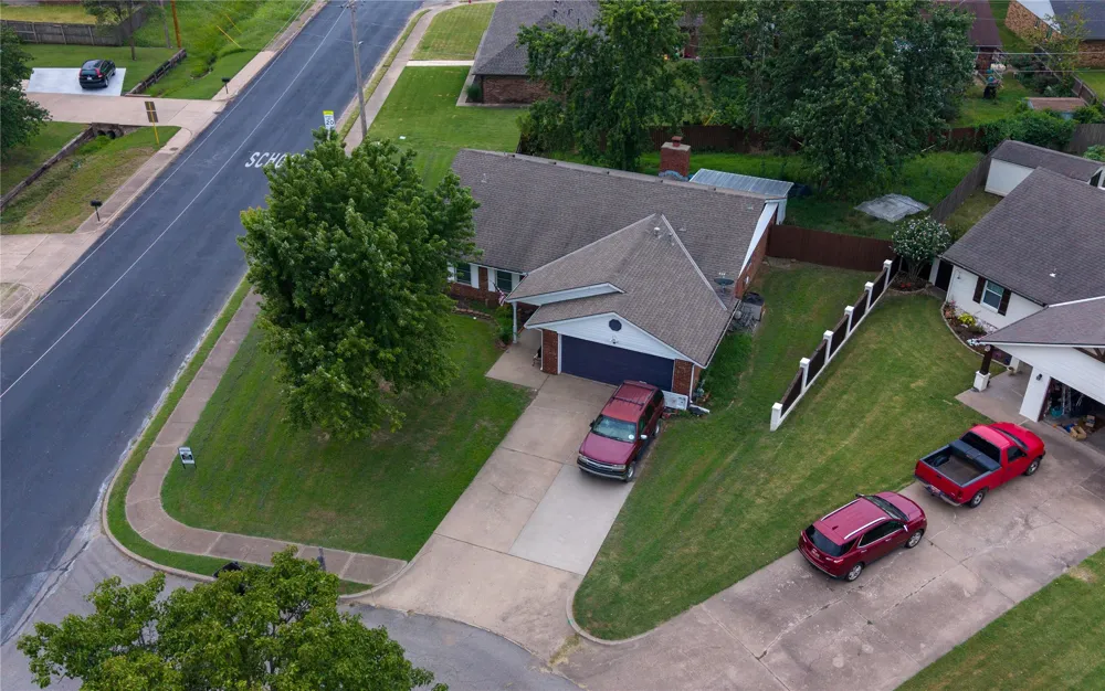 2101 Jefferson Place Bartlesville, OK 74006
