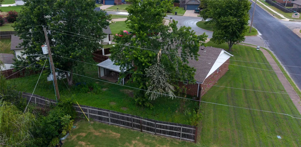 2101 Jefferson Place Bartlesville, OK 74006
