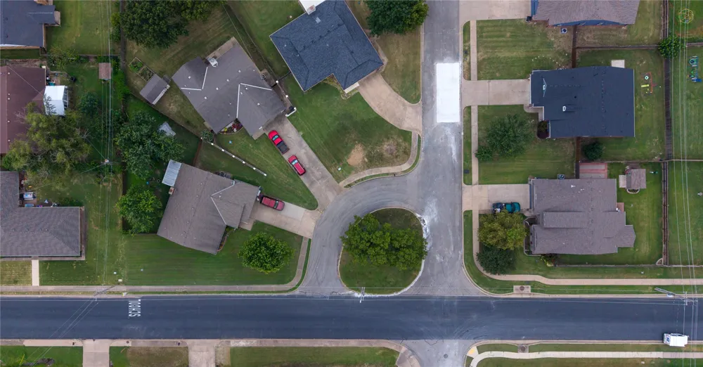 2101 Jefferson Place Bartlesville, OK 74006