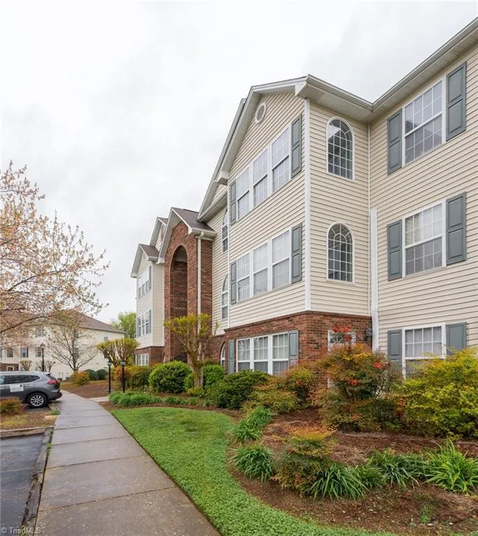 3729-3D Morris Farm Drive #3D Greensboro, NC 27409