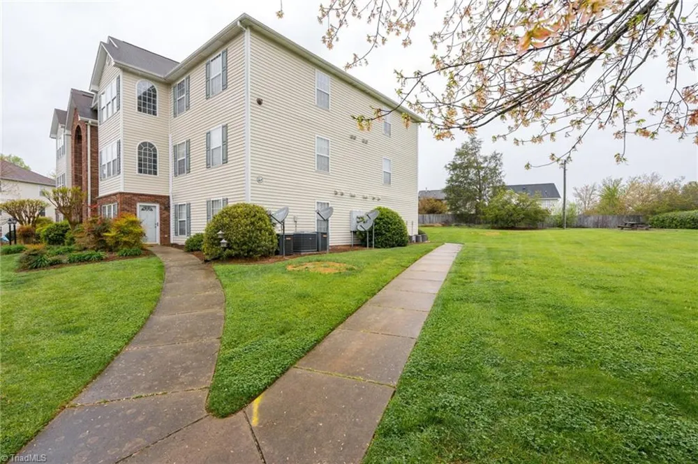 3729-3D Morris Farm Drive #3D Greensboro, NC 27409