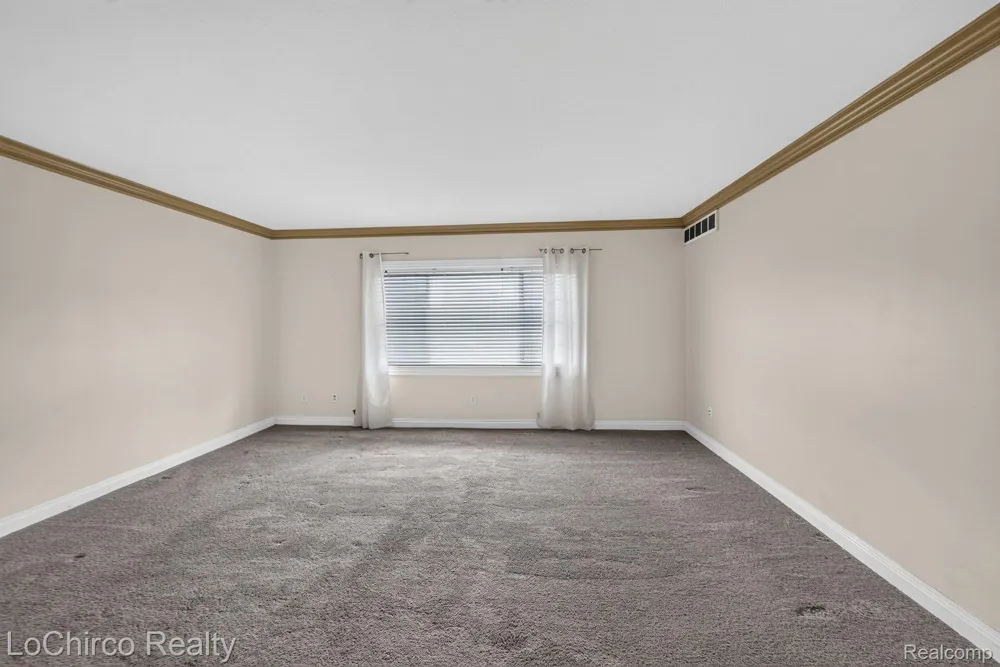 2377 Walton Boulevard #17 Rochester Hills City, MI 48309