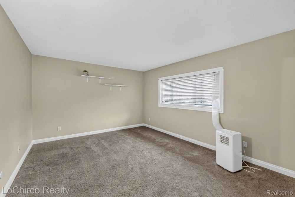 2377 Walton Boulevard #17 Rochester Hills City, MI 48309