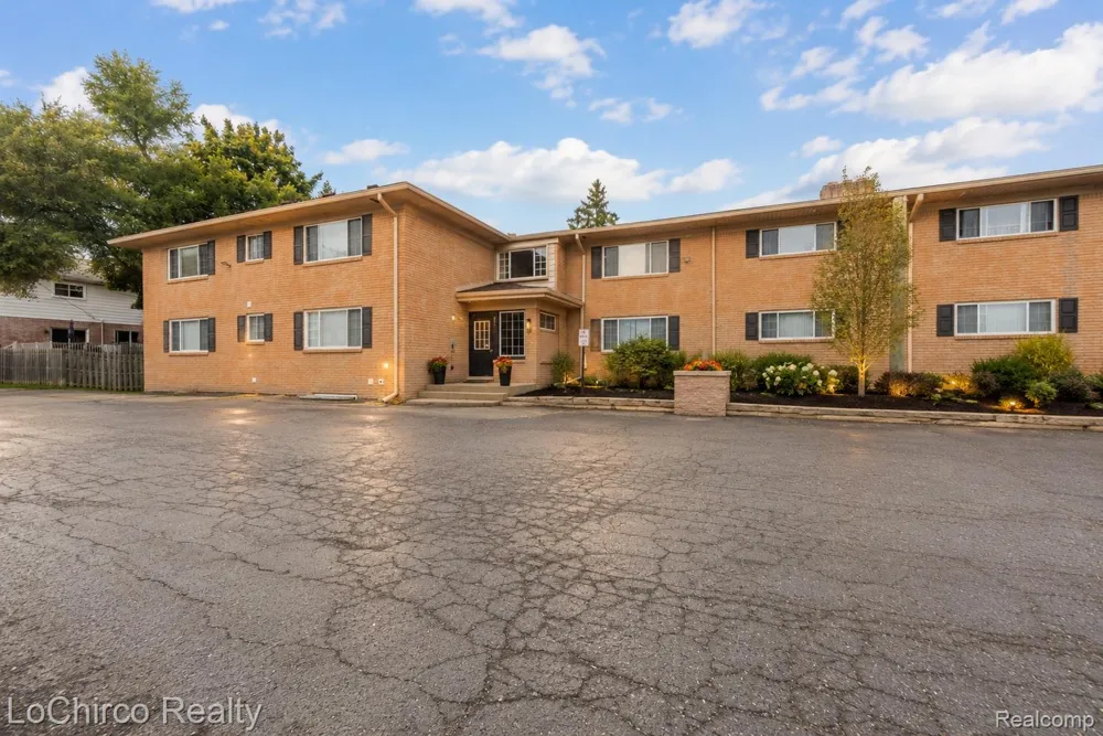 2377 Walton Boulevard #17 Rochester Hills City, MI 48309