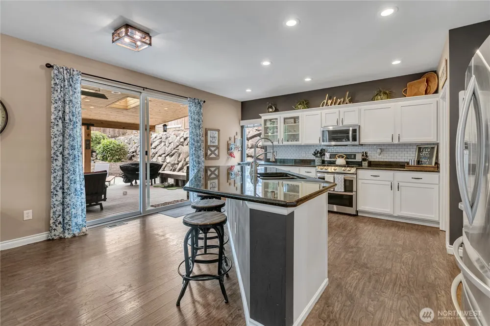 5728 Hazel Loop SE Auburn, WA 98092
