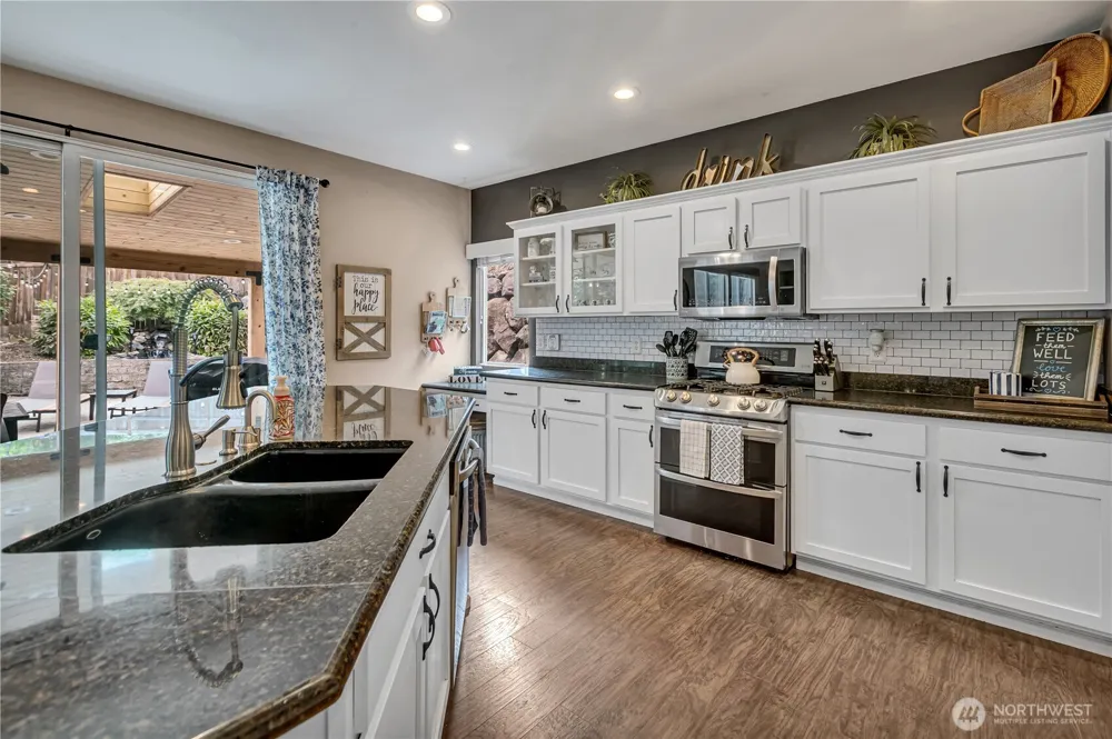 5728 Hazel Loop SE Auburn, WA 98092