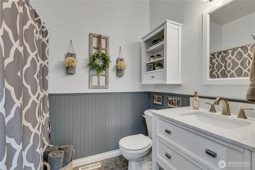 5728 Hazel Loop SE Auburn, WA 98092