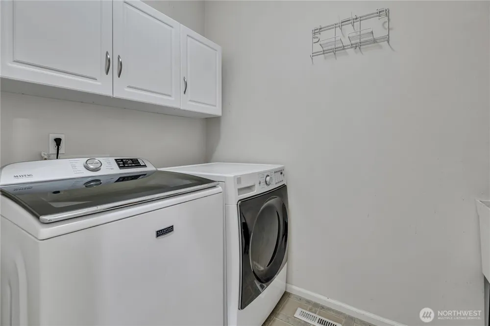 5728 Hazel Loop SE Auburn, WA 98092