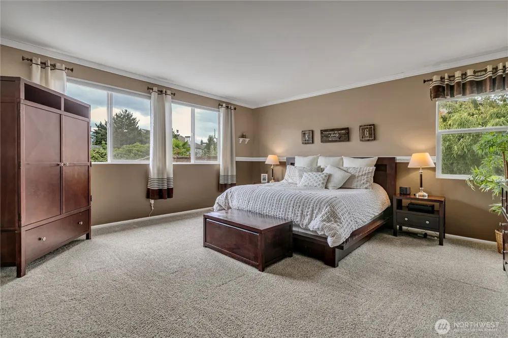 5728 Hazel Loop SE Auburn, WA 98092