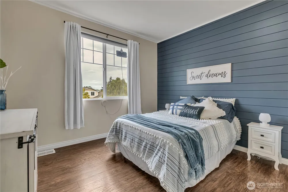 5728 Hazel Loop SE Auburn, WA 98092