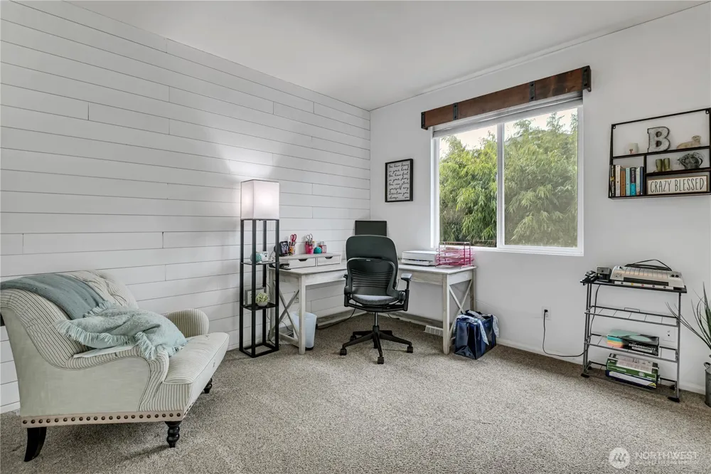 5728 Hazel Loop SE Auburn, WA 98092