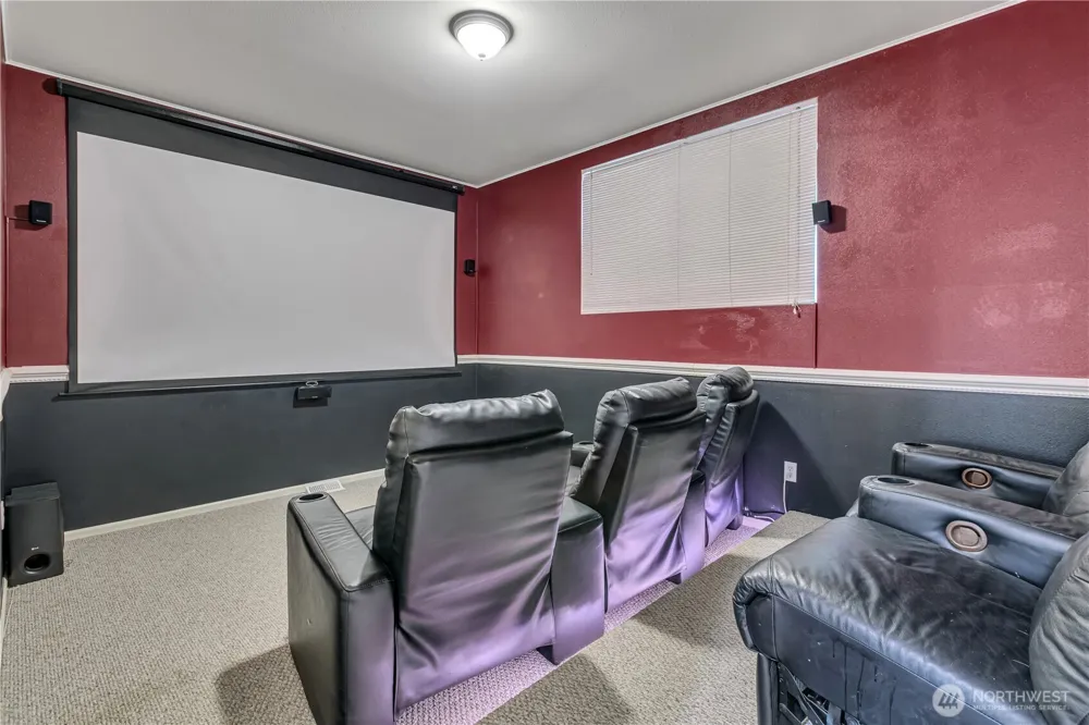 5728 Hazel Loop SE Auburn, WA 98092