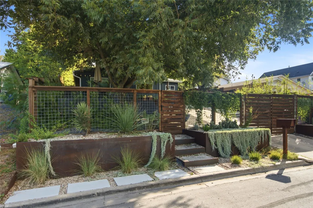5600 Ledesma Road Austin, TX 78721
