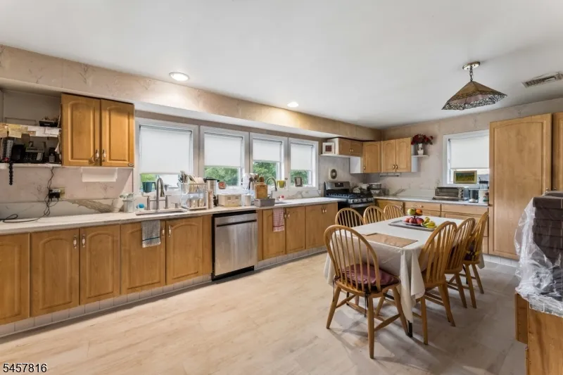1415 N Wood Ave Linden City, NJ 07036