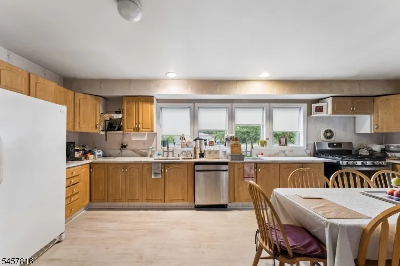 1415 N Wood Ave Linden City, NJ 07036
