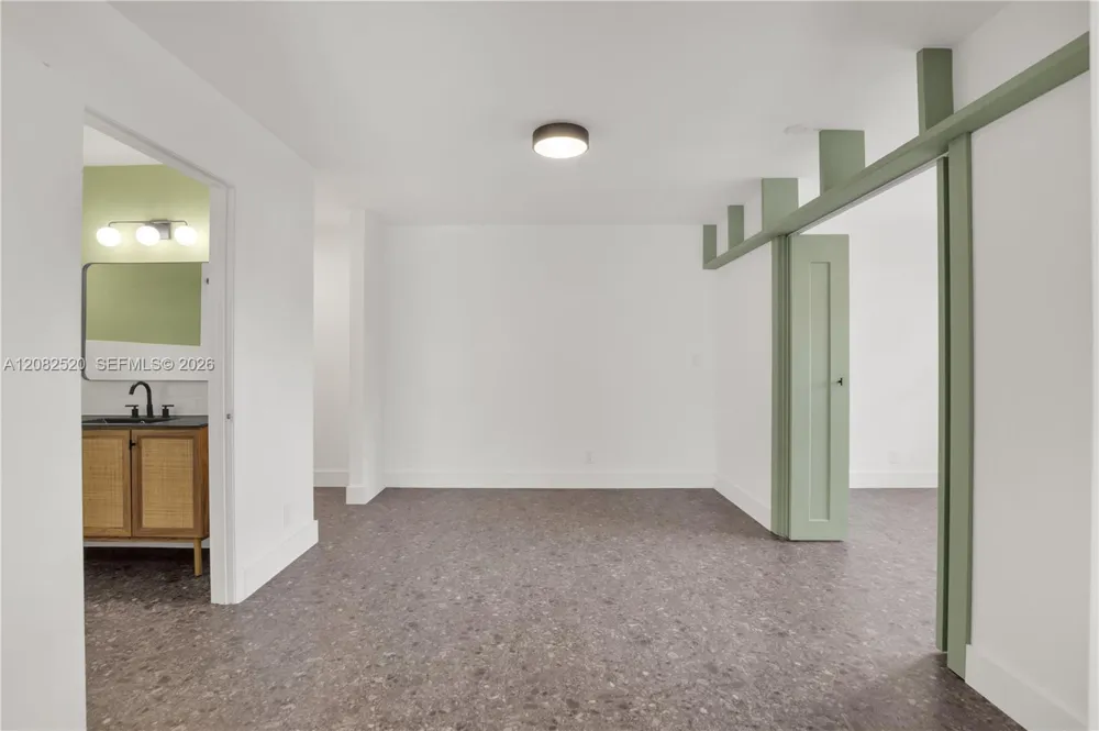 1085 NE 34th St #3 Oakland Park, FL 33334