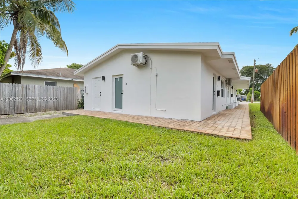 1085 NE 34th St #3 Oakland Park, FL 33334