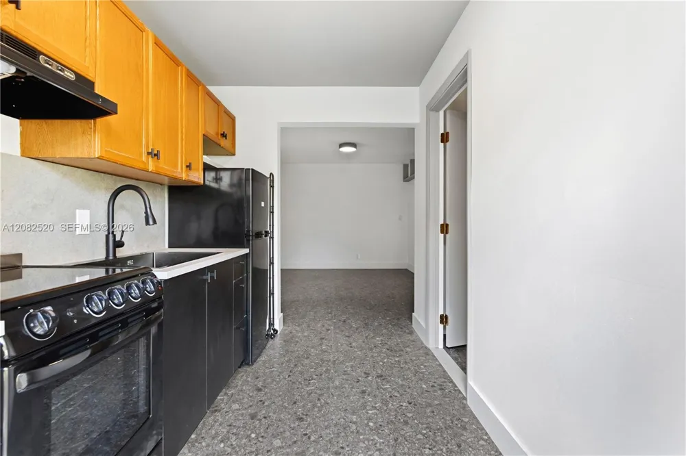 1085 NE 34th St #3 Oakland Park, FL 33334