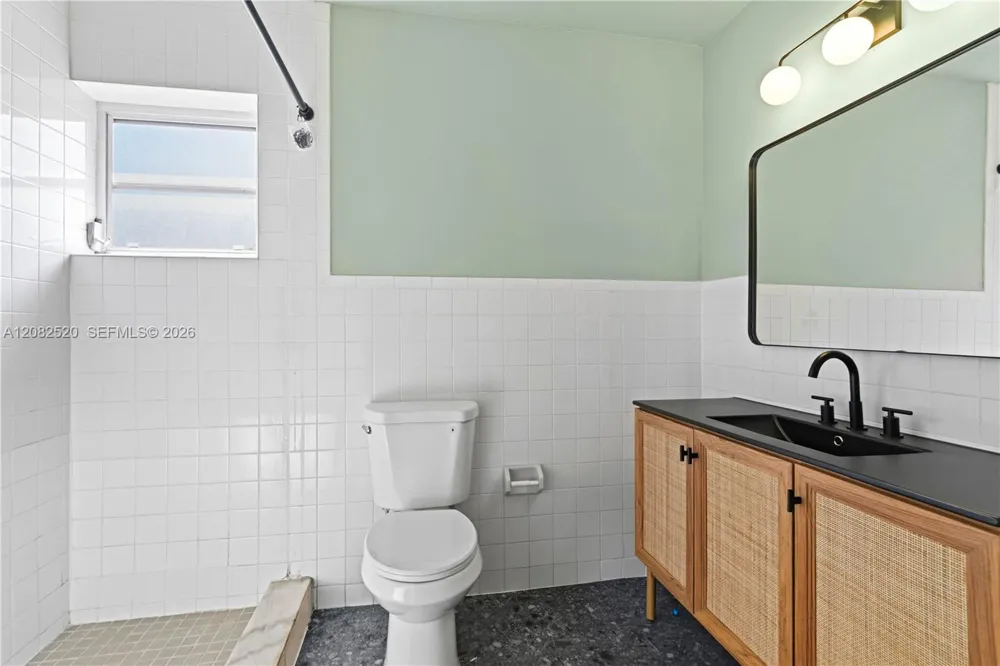 1085 NE 34th St #3 Oakland Park, FL 33334