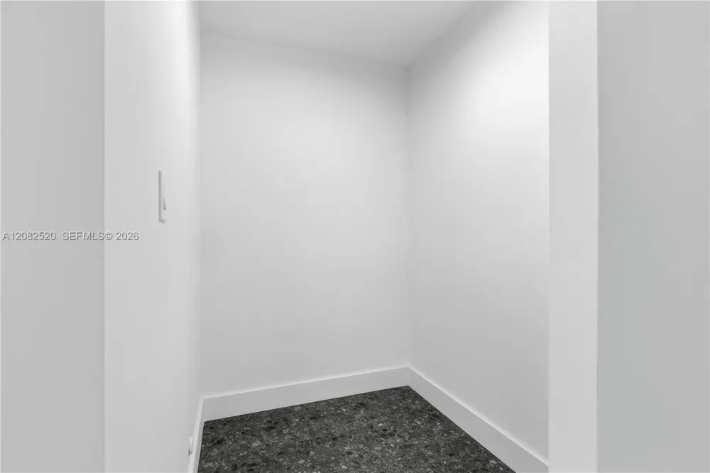 1085 NE 34th St #3 Oakland Park, FL 33334