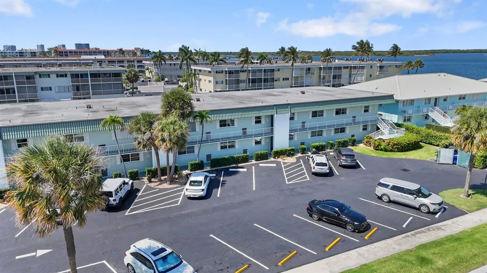 109 WETTAW LANE #101 North Palm Beach, FL 33408
