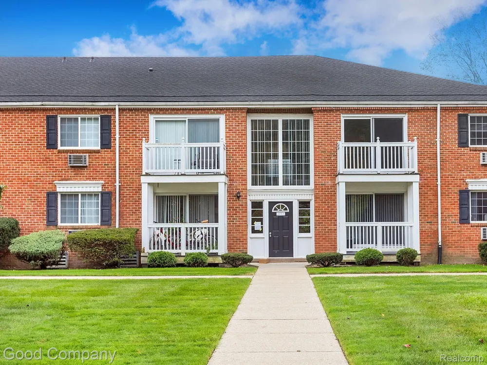 2405 Torquay Avenue #101 Royal Oak City, MI 48073