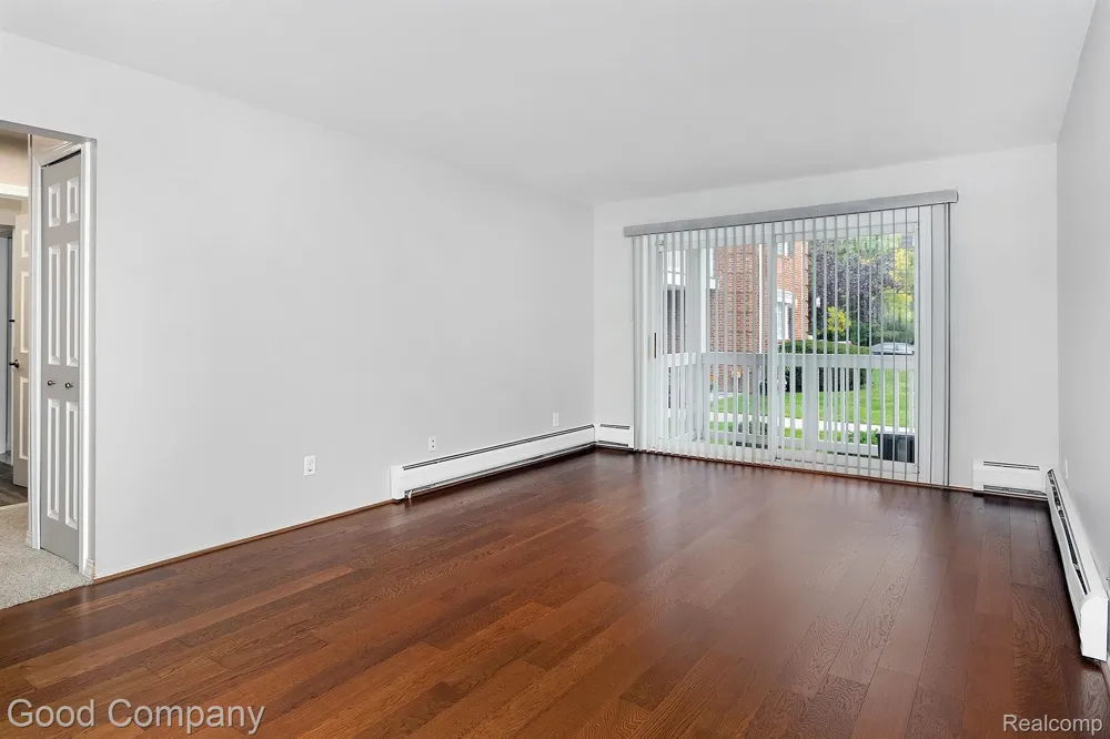 2405 Torquay Avenue #101 Royal Oak City, MI 48073