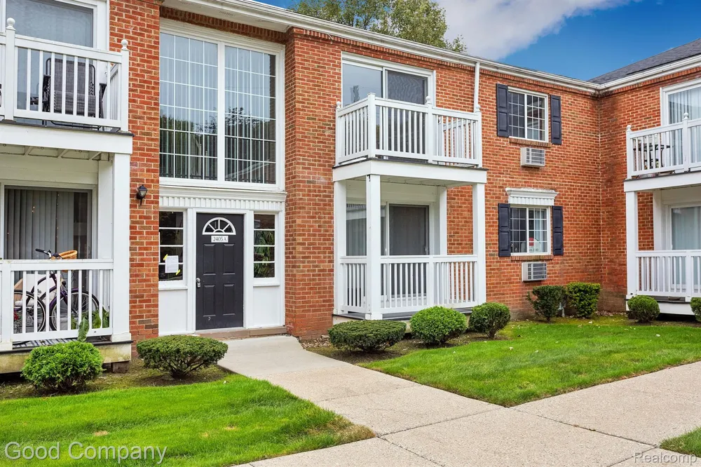 2405 Torquay Avenue #101 Royal Oak City, MI 48073
