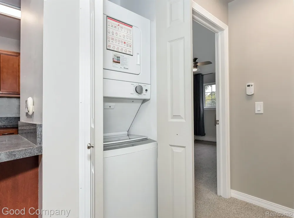 2405 Torquay Avenue #101 Royal Oak City, MI 48073