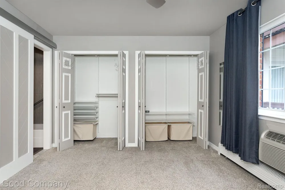 2405 Torquay Avenue #101 Royal Oak City, MI 48073