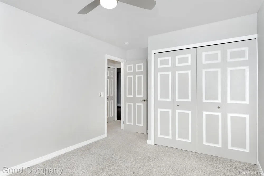 2405 Torquay Avenue #101 Royal Oak City, MI 48073