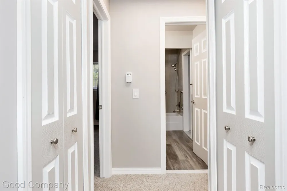 2405 Torquay Avenue #101 Royal Oak City, MI 48073