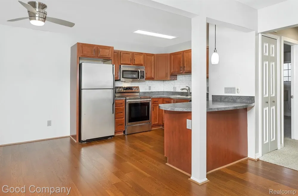 2405 Torquay Avenue #101 Royal Oak City, MI 48073
