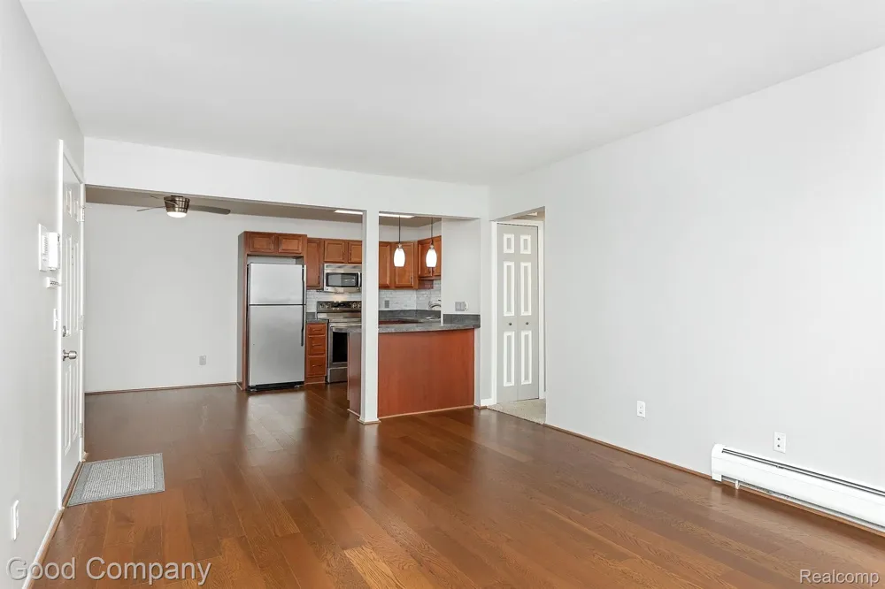 2405 Torquay Avenue #101 Royal Oak City, MI 48073