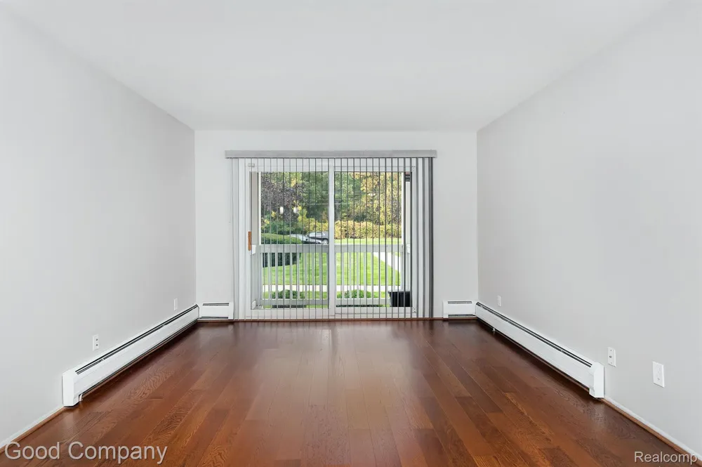 2405 Torquay Avenue #101 Royal Oak City, MI 48073