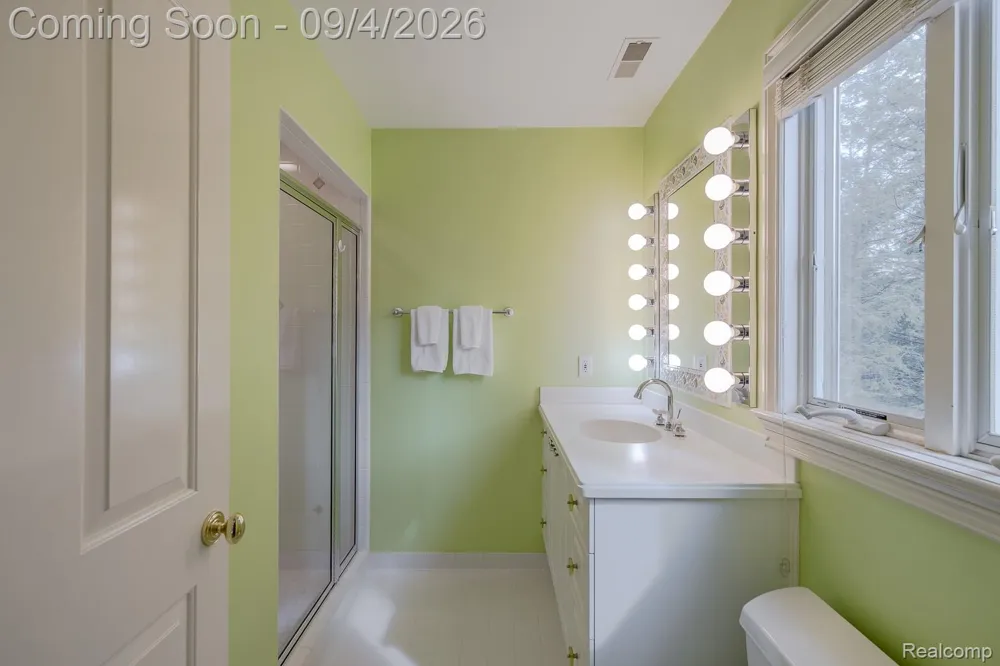 846 Redding Road Birmingham City, MI 48009
