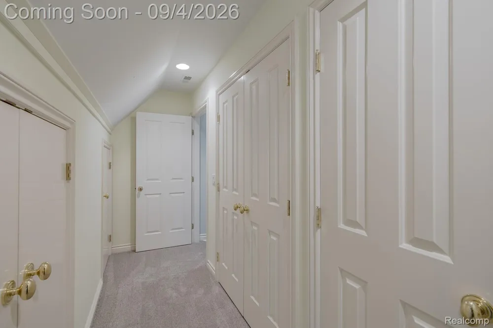 846 Redding Road Birmingham City, MI 48009