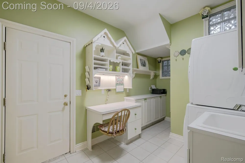 846 Redding Road Birmingham City, MI 48009