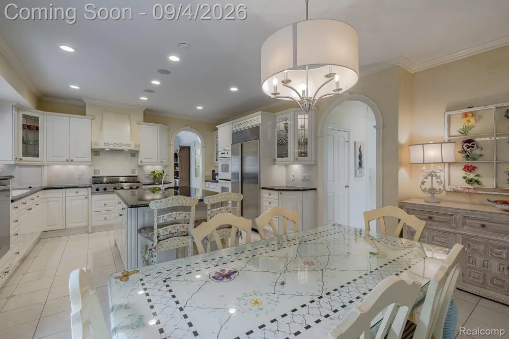 846 Redding Road Birmingham City, MI 48009