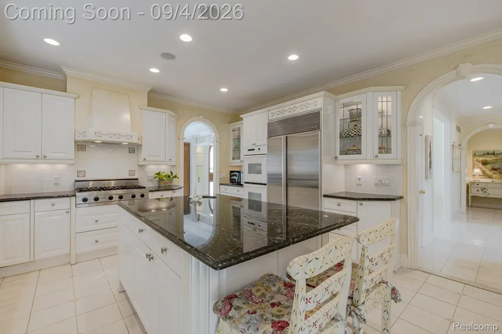 846 Redding Road Birmingham City, MI 48009