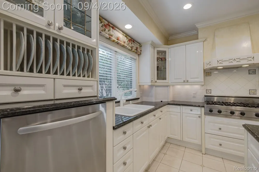 846 Redding Road Birmingham City, MI 48009