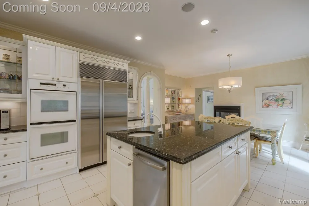 846 Redding Road Birmingham City, MI 48009