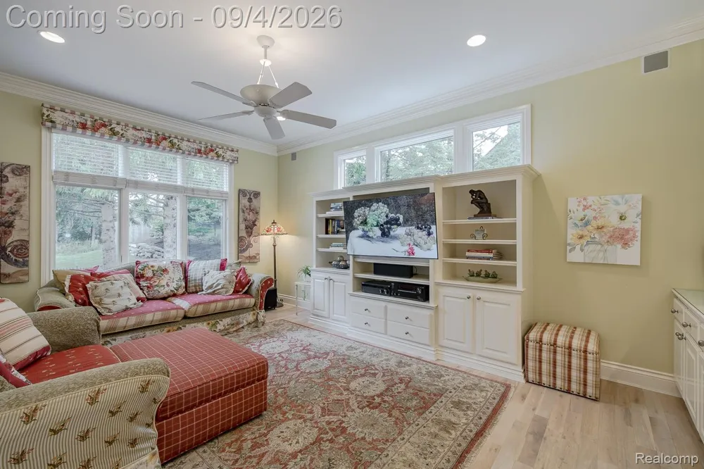 846 Redding Road Birmingham City, MI 48009